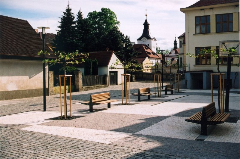 Dobřichovice - úprava okolí staré školy