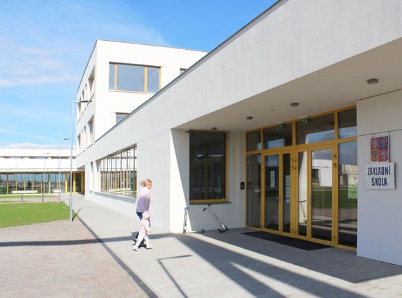 New school in Chýně